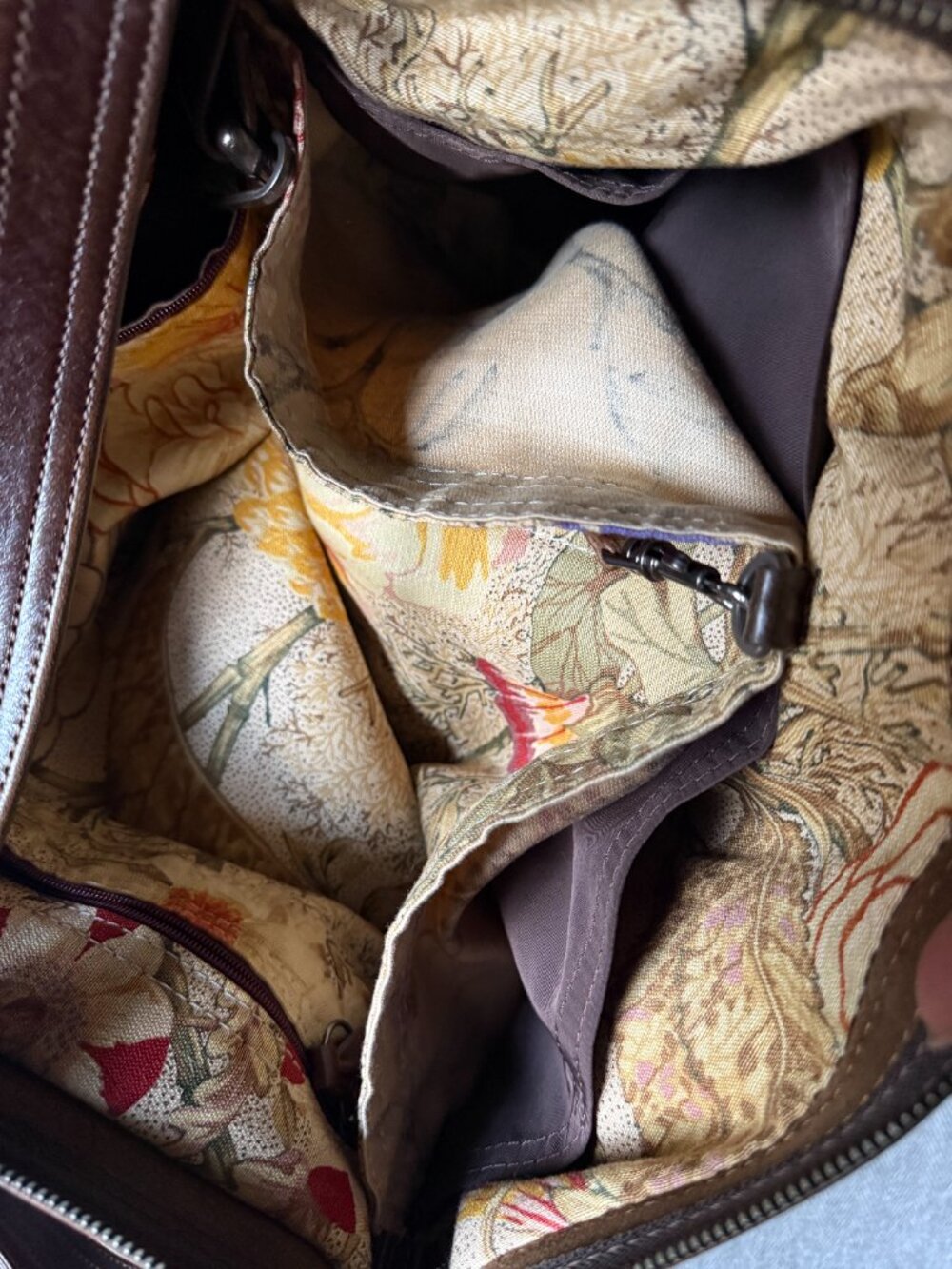 Rough & Tumble XL Hobo - Picture 8 of 11